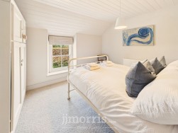 Glanhafan, Solva, SA62