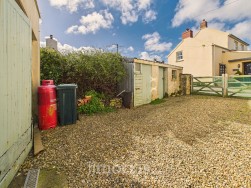 Glanhafan, Solva, SA62