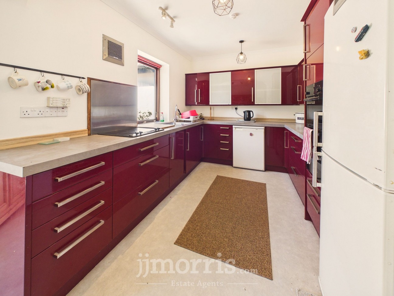 Long Street, Newport, SA42