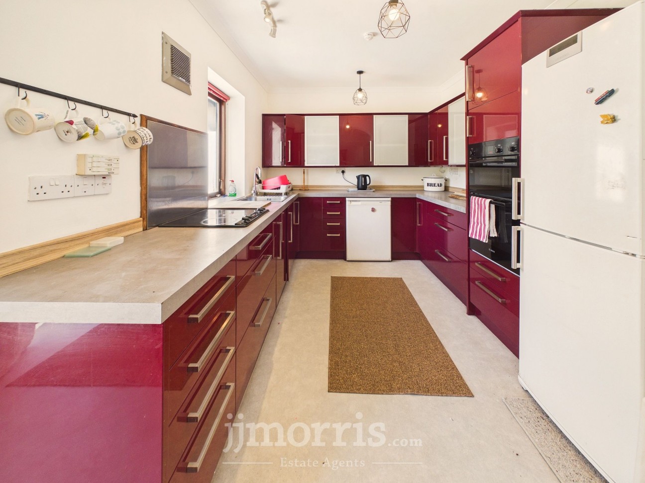 Long Street, Newport, SA42