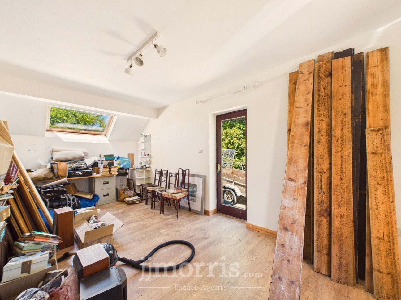 Long Street, Newport, SA42
