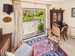 Long Street, Newport, SA42