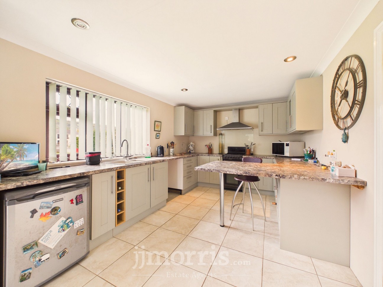 Dinas Cross, Newport, SA42