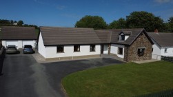 Bro Deirian, Efailwen, SA66