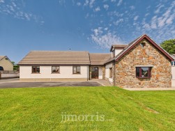 Bro Deirian, Efailwen, SA66
