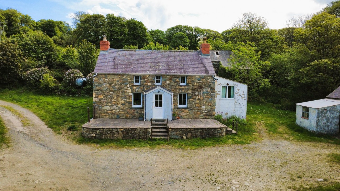 Dinas Cross, Newport, SA42