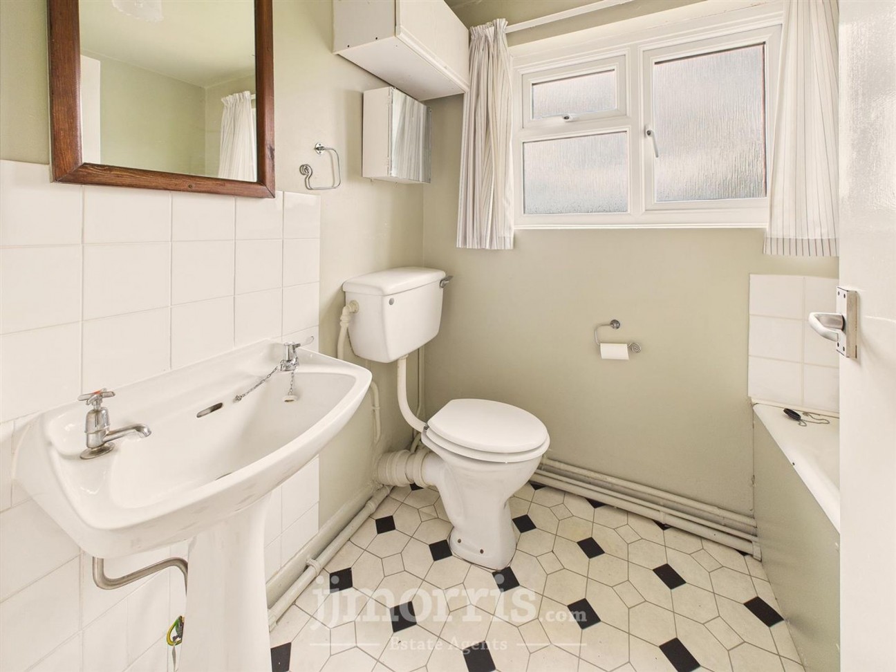 Long Street, Newport, SA42