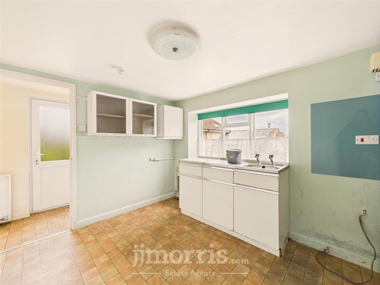 Long Street, Newport, SA42