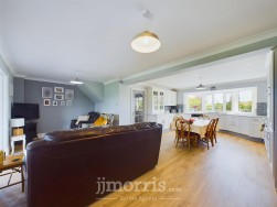 Lon Yr Ysgol, Blaenporth, SA43