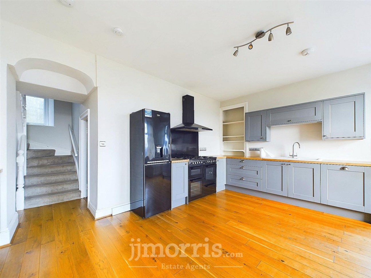 Stop And Call, Goodwick, SA64