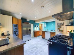 Upper West Street, Newport, SA42