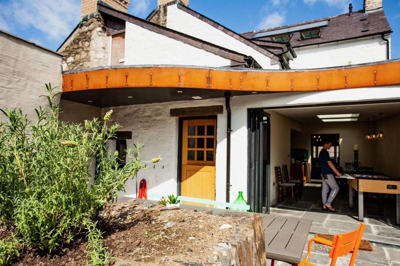 Upper West Street, Newport, SA42