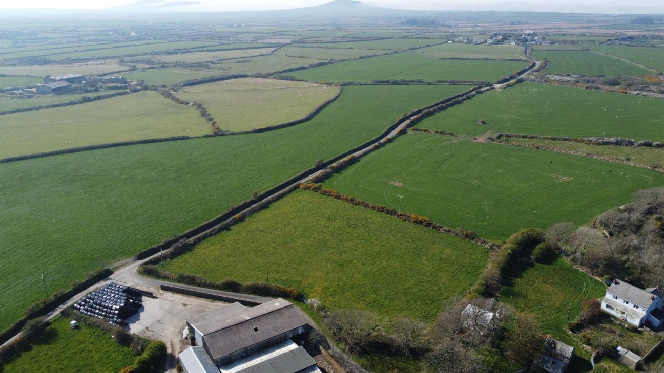 Carnhedryn, Solva, SA62