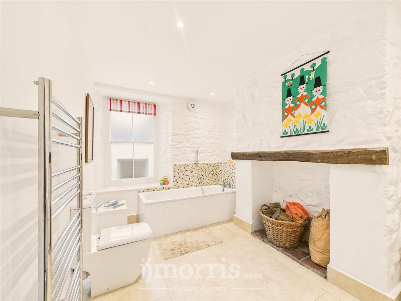 Upper St. Mary Street, Newport, SA42