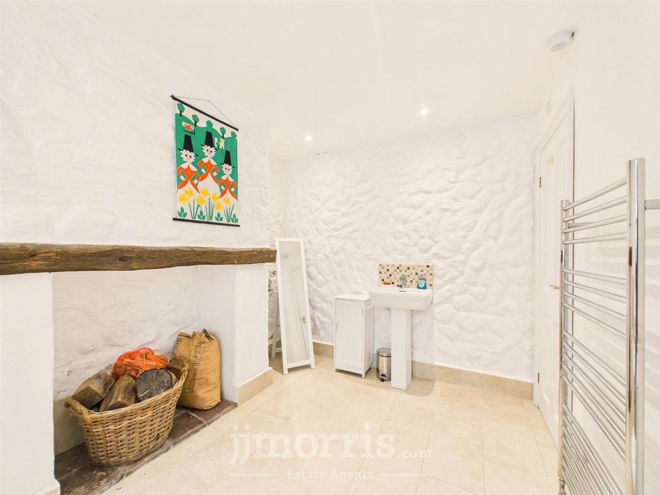 Upper St. Mary Street, Newport, SA42