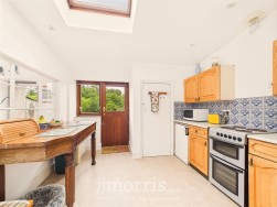 Upper St. Mary Street, Newport, SA42