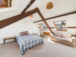 Upper St. Mary Street, Newport, SA42