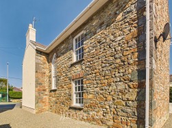 Dinas Cross, Newport, SA42