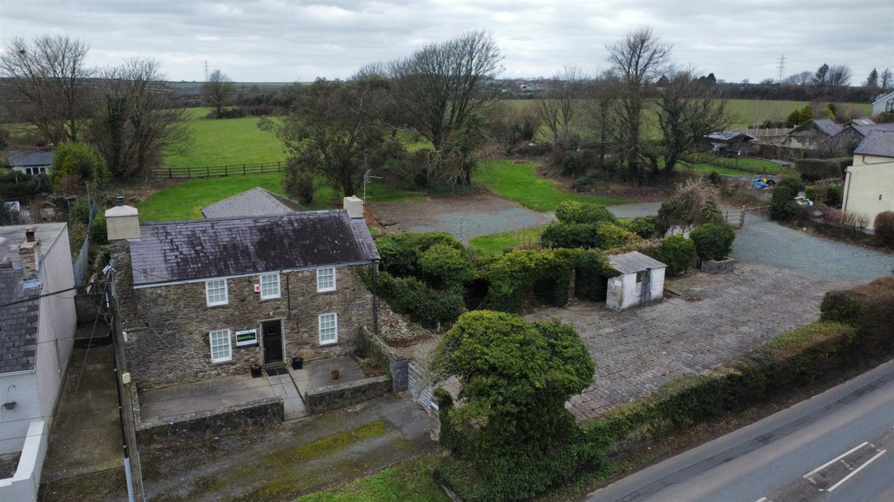 1 Honeyborough Green, Neyland, SA73