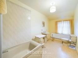 1 Honeyborough Green, Neyland, SA73