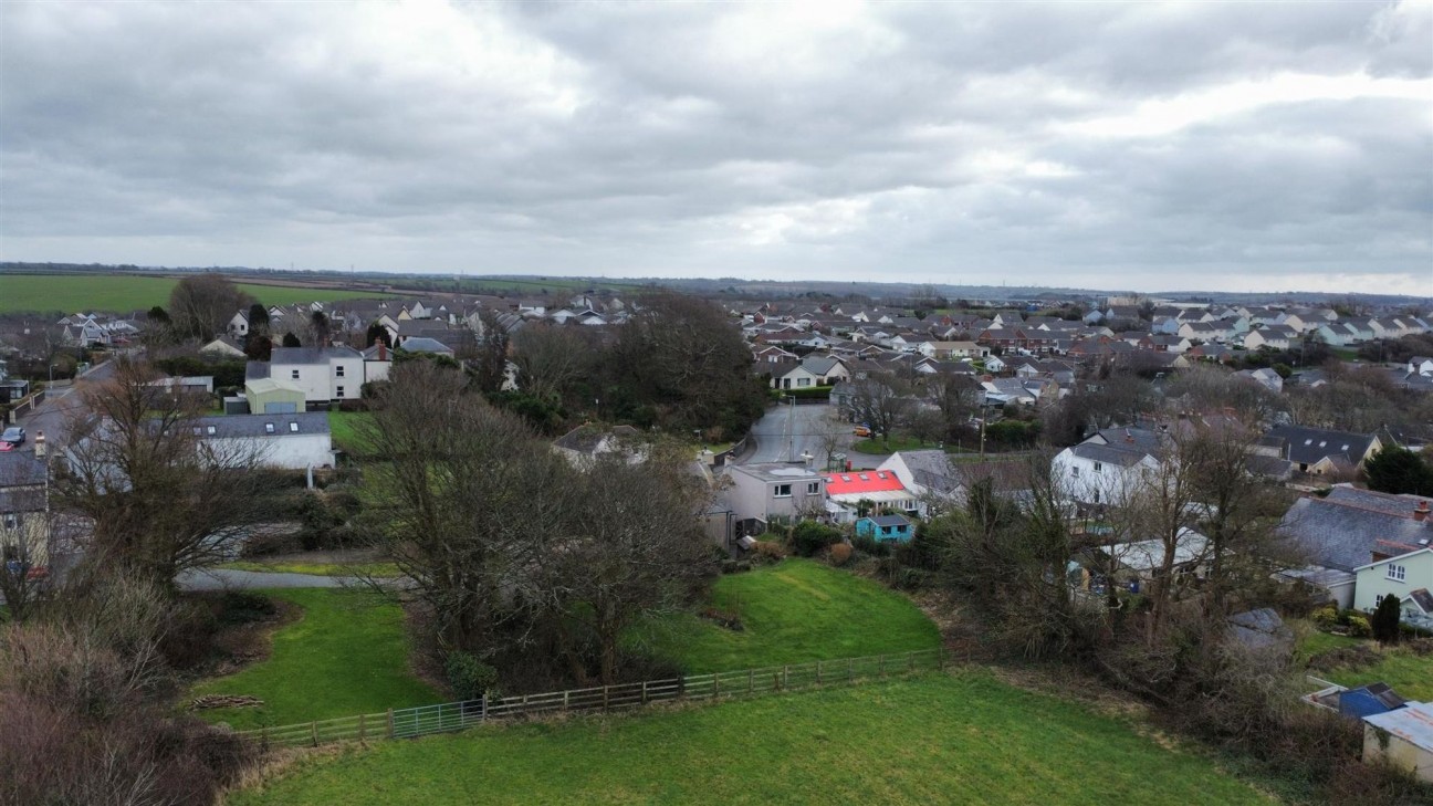 1 Honeyborough Green, Neyland, SA73