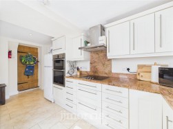 Feidr Brenin, Newport, SA42