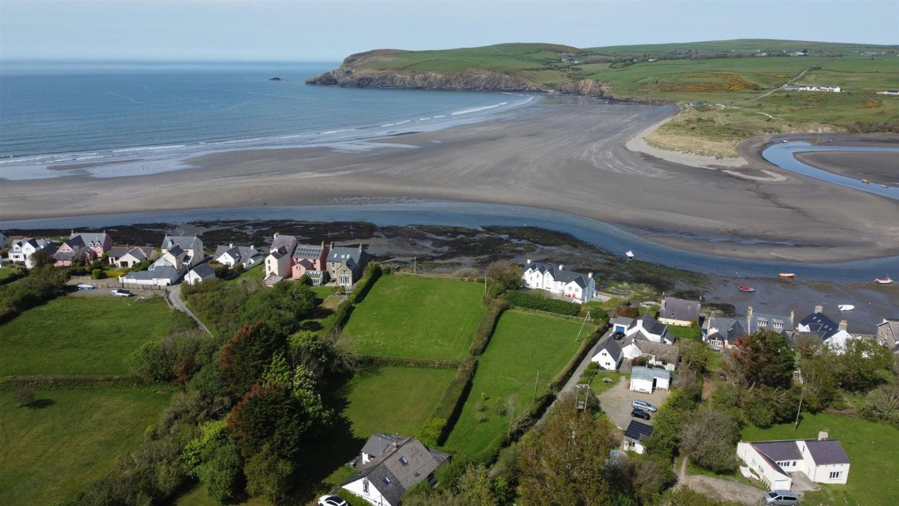 Feidr Brenin, Newport, SA42