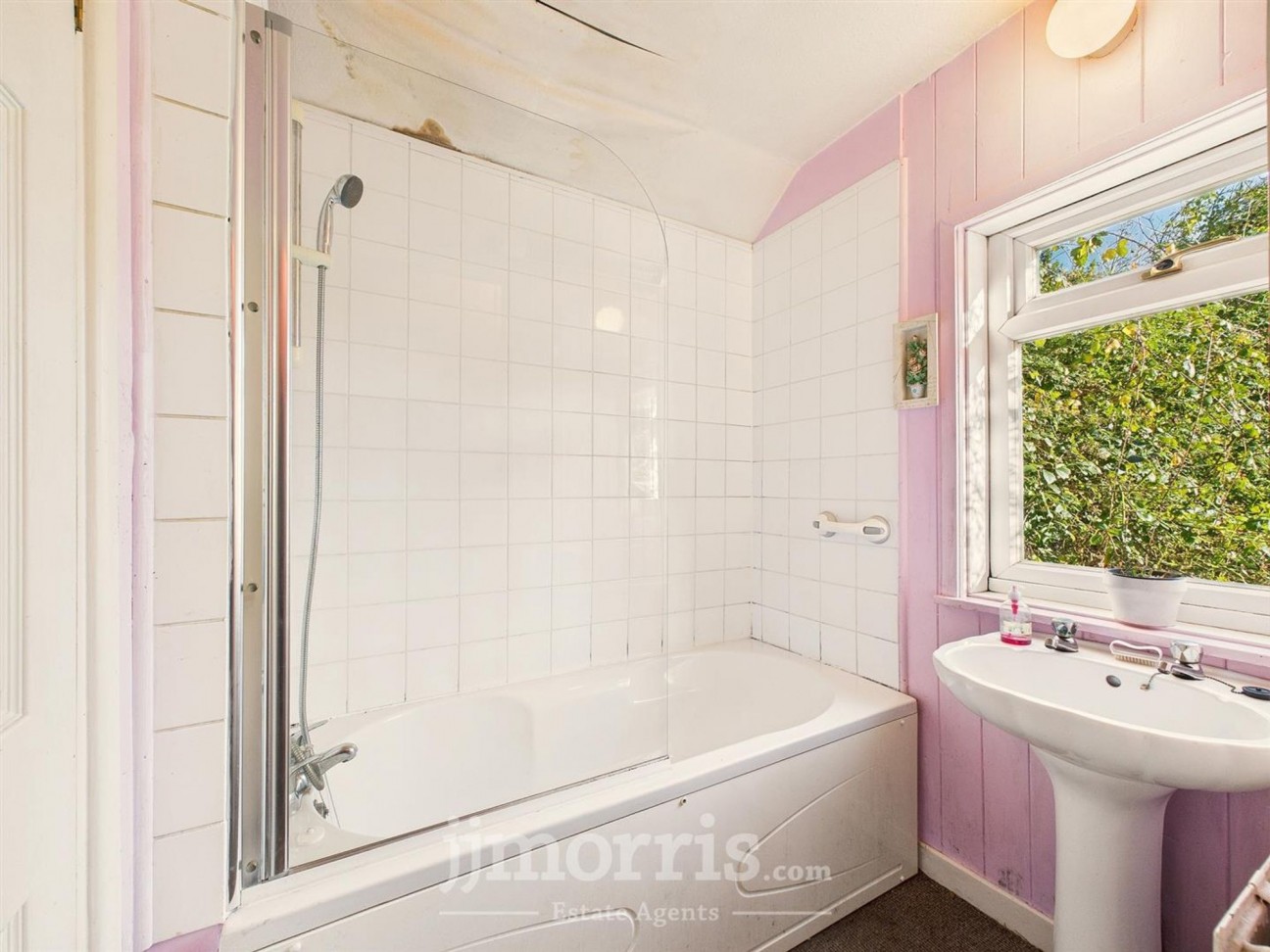 Login, Whitland, SA34