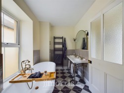 Fishguard Road, Newport, SA42