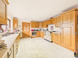 Capel Iwan Road, Newcastle Emlyn, SA38