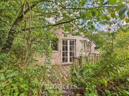 Login, Whitland, SA34