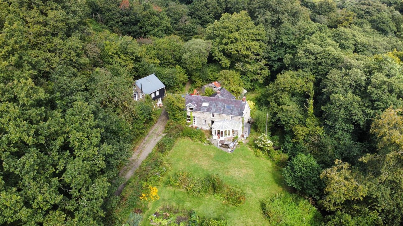 Login, Whitland, SA34