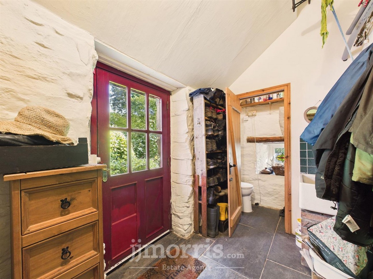 Login, Whitland, SA34