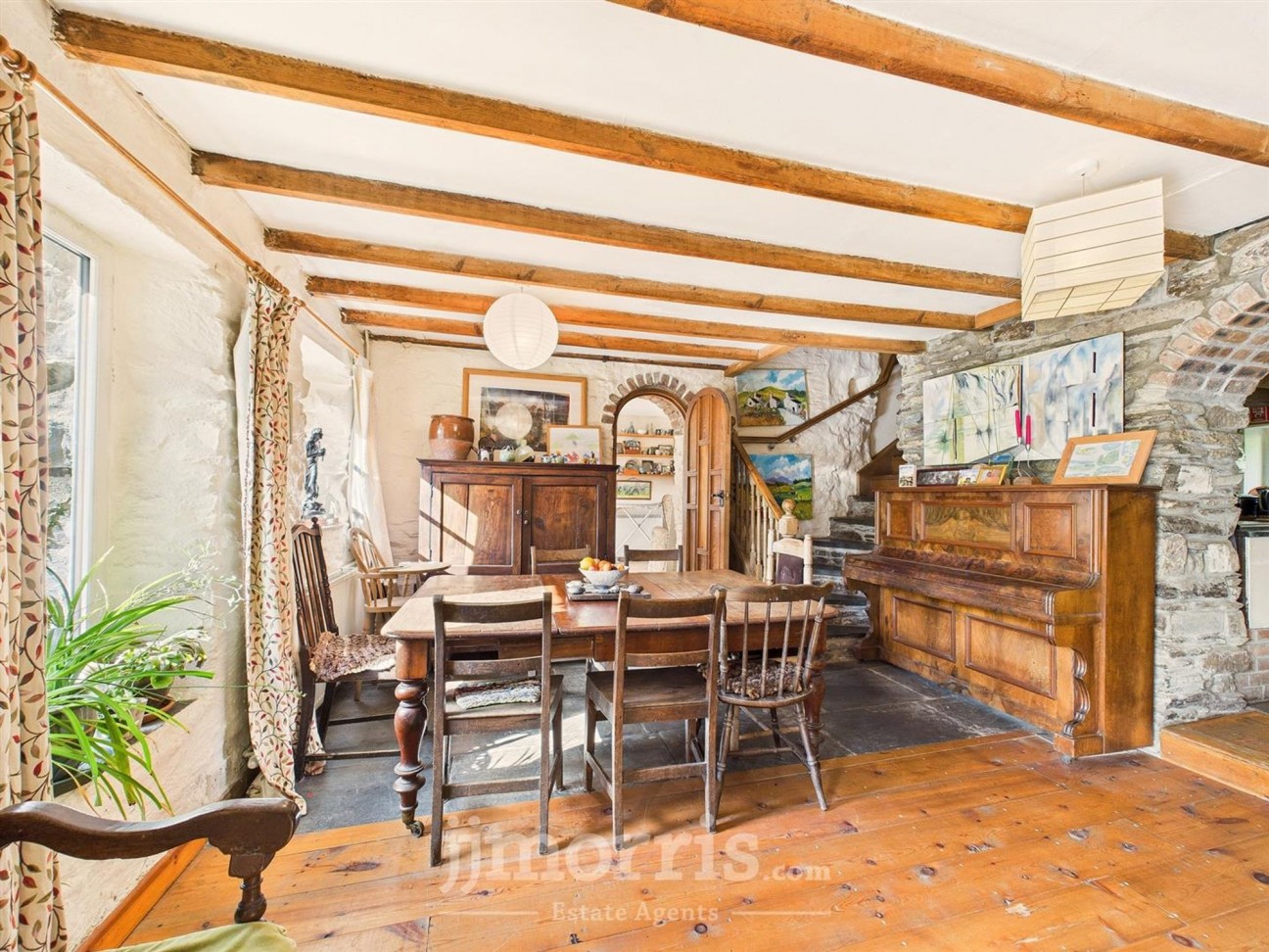 Login, Whitland, SA34