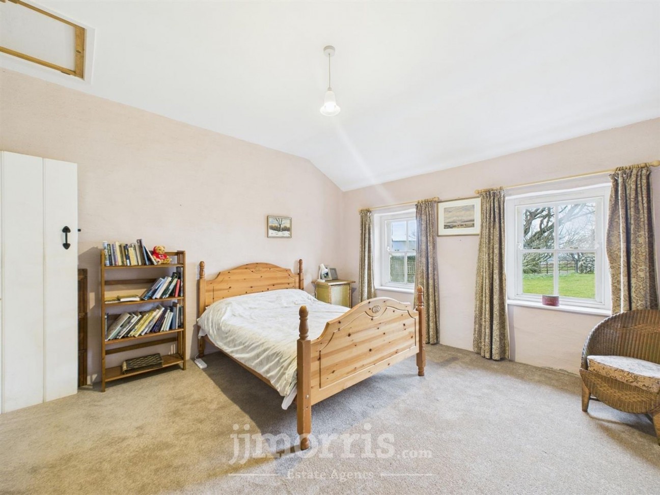 Dinas Cross, Newport, SA42