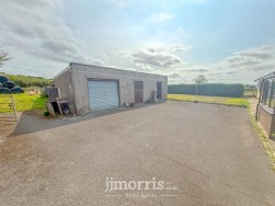 Capel Iwan Road, Newcastle Emlyn, SA38