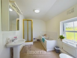 Login, Whitland, SA34