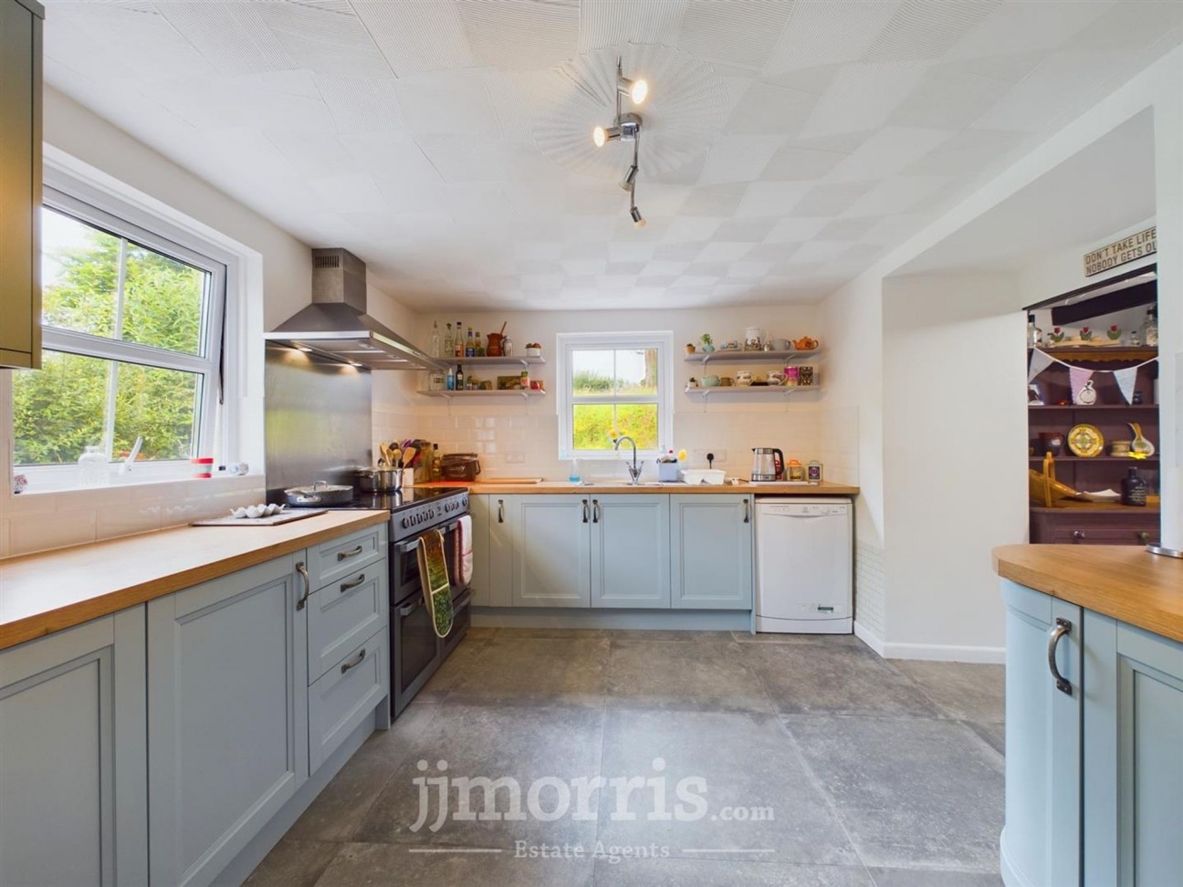 Login, Whitland, SA34