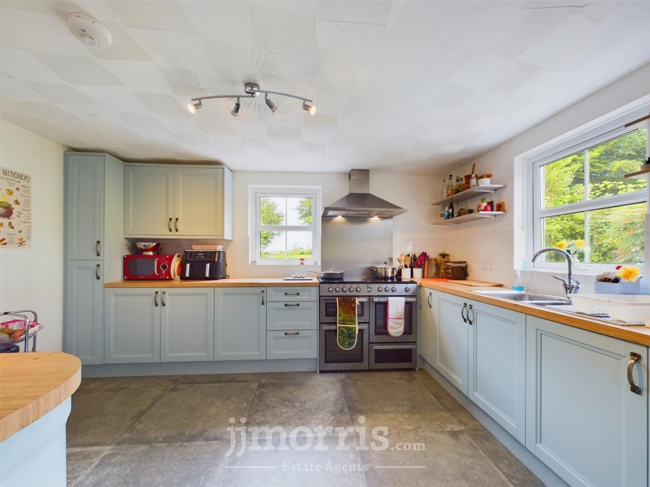 Login, Whitland, SA34