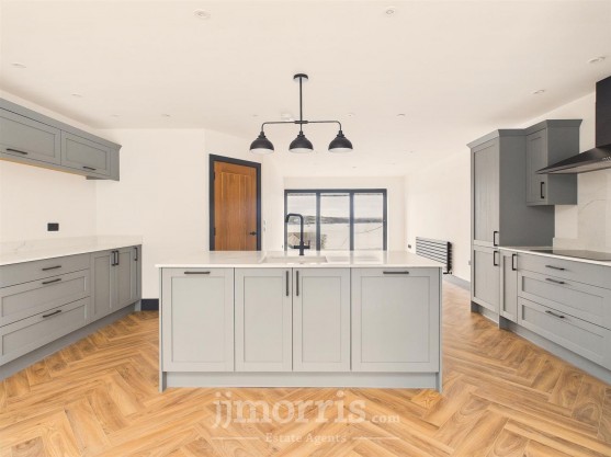 Cleddau Avenue, Milford Haven, SA73