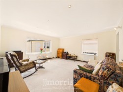 Tir Treharne, Newport, SA42