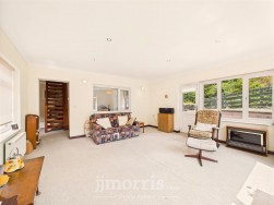 Tir Treharne, Newport, SA42