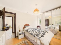 Tir Treharne, Newport, SA42