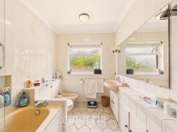 Tir Treharne, Newport, SA42