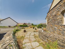 Tir Treharne, Newport, SA42