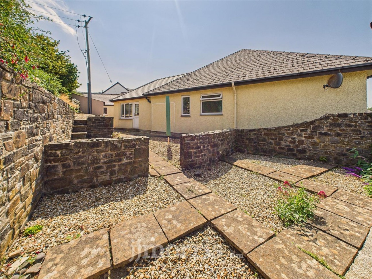 Tir Treharne, Newport, SA42