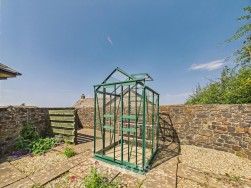 Tir Treharne, Newport, SA42