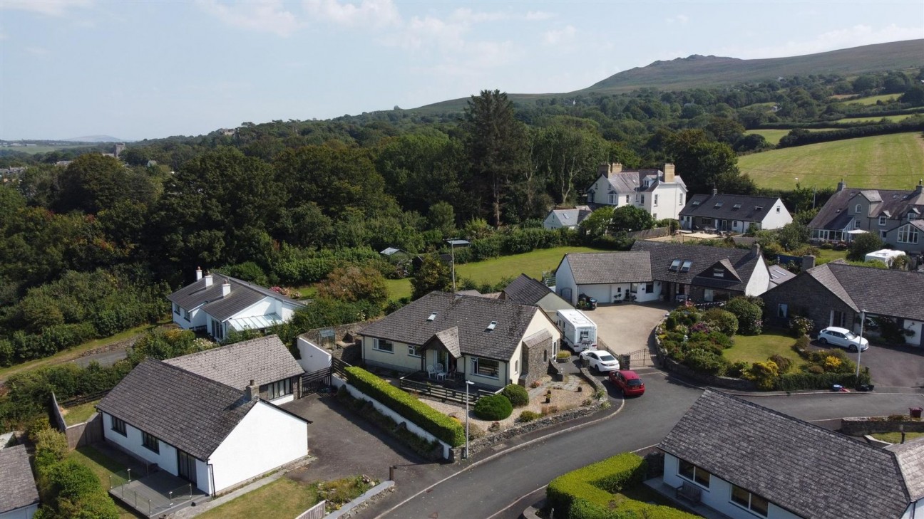 Tir Treharne, Newport, SA42