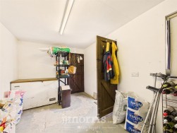 Landshipping, Narberth, SA67