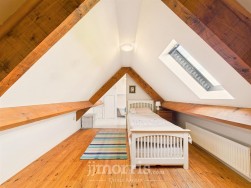 Landshipping, Narberth, SA67